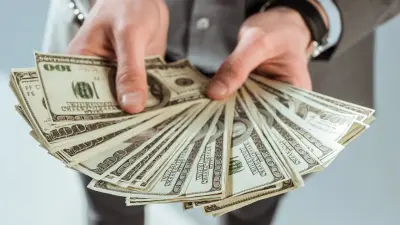 В апреле планируют продать больше валюты из Нацфонда, чем в марте