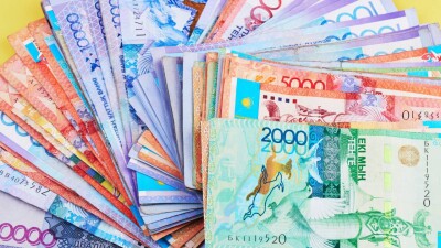 200 казахстанских студентов получили по 100 тысяч тенге от благотворительного фонда