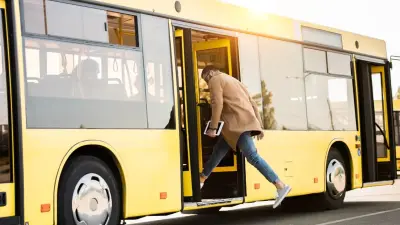 Автобус въехал в остановку в Алматы: двое пострадали