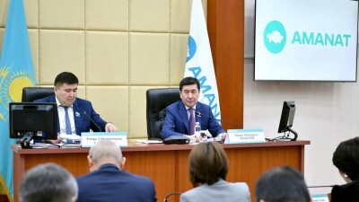 Кошанов, которого не было несколько дней на публике из-за Covid-19, появился на заседании Amanat