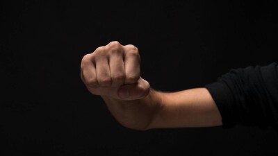 Полицейский, уволенный после драки в клубе, вернулся на службу в Актау