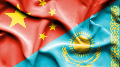Пропуск автомобилей через границу с Казахстаном приостановят из-за праздника в КНР