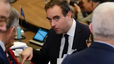 Правительство Франции может приостановить повышение пенсионного возраста