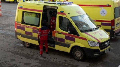 В Таразе рабочий лишился пальцев из-за взрыва гранаты, брошенной во время беспорядков у здания полиции