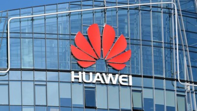 СМИ: Huawei переводит персонал из России в Казахстан