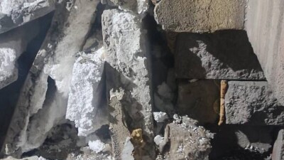 Облицовка обрушилась в алматинской многоэтажке