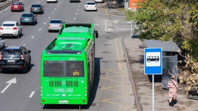 Дополнительные автобусы до кладбищ выделили в Алматы на Родительский день