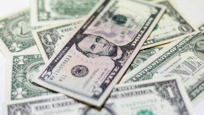 Нацбанк провёл интервенции на 33 млн долларов, чтобы поддержать курс тенге