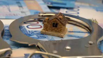 У частного кредитора, который выдал займы на полмиллиарда тенге, арестовали шесть особняков в Казахстане