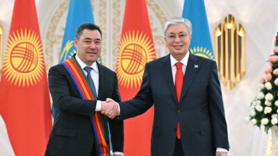 Токаев наградил орденом президента Кыргызстана