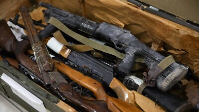 Мажилисменам показали оружие, захваченное у полицейских в январе 2022 года