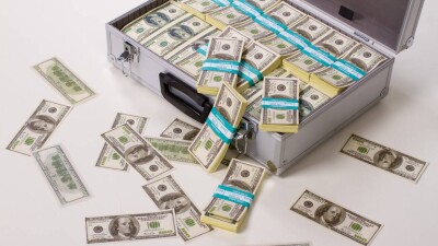 Хотел за 350 000 долларов "решить вопрос" с исчезнувшим зерном: экс-директора хлебобазы осудили в Астане