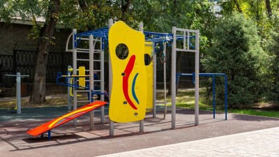 Жильцы новостроек и квартирные детсады воюют за детские площадки в Астане