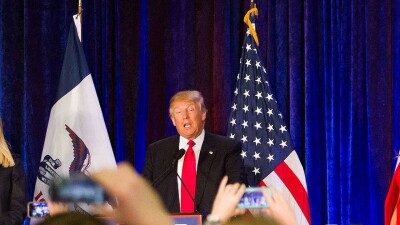 Трамп лидирует во всех колеблющихся штатах