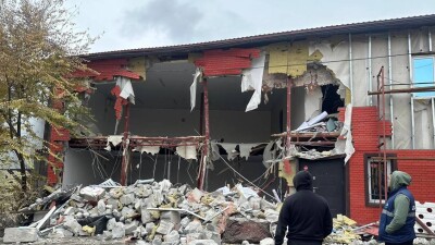 На месте судисполнители: что за строение сносят в Алматы