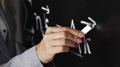 В Атырау оштрафовали женскую школу, вокруг которой разгорелся скандал с хиджабами