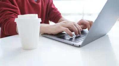 Юрисконсульта-блогера оштрафовали за назойливое приставание в Жамбылской области