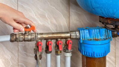 Более чем на сутки отключат холодную воду в нескольких микрорайонах Алматы и пригороде