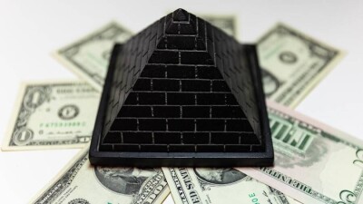 В Алматы 100 человек вложили деньги в финансовую пирамиду Qozgan inc.