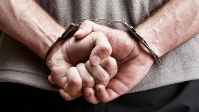 Учителя арестовали по подозрению в сексуальном насилии над девочкой в Семее