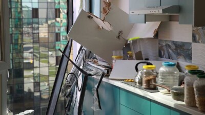 Как выглядит столичная квартира, куда врезалась стрела подъёмного крана