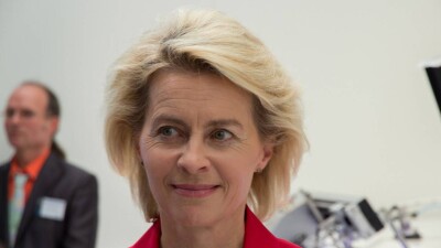 Глава Еврокомиссии: Россия заплатит за разрушения в Украине средствами олигархов и Центробанка