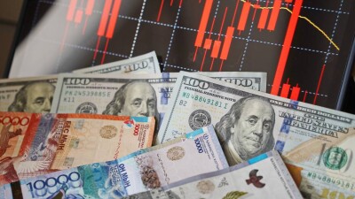 Почему доллар слабеет к тенге, объяснили эксперты АФК