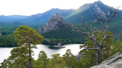Астанчанка погибла, пытаясь сфотографироваться с высокой горы на фоне красот Бурабая