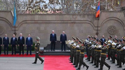 Токаев встретился с Пашиняном в Ереване