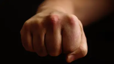 Братья из Акмолинской области раскаялись в избиении полицейского и избежали колонии