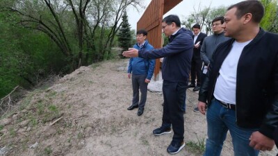Аким Алматы раскритиковал работы по благоустройству нового парка "Желтоксан"