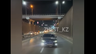 Водителя, который ехал задним ходом по Саина, ищет полиция Алматы