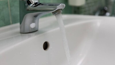 Визит полицейского удивил алматинку, которая требовала решить проблемы с водой