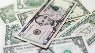 Нацбанк продал на бирже 138 млн долларов для поддержки тенге 24 февраля