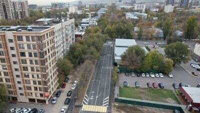 Прерывавшуюся в центре Алматы улицу Айтеке би достроили. Как выглядит участок?