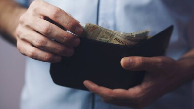 Какую зарплату получают выпускники вузов в Казахстане