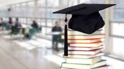 Ак жол: Выпускники лучших вузов, помыкавшись без агашек пару лет, ищут удачу за границей