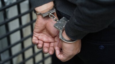 Зазывал молодёжь к себе домой: проповедника запрещённой идеологии задержали в Атырау
