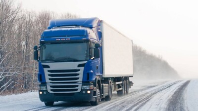 В "КазАвтоЖоле" обвинили дальнобойщиков в блокировке движения на трассе под Актобе