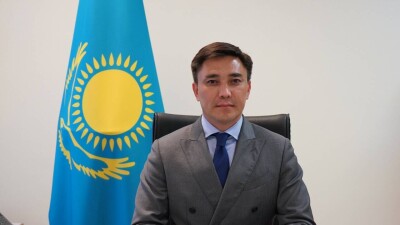 Прямо с заседания акима Шымкента сотрудники Антикора увели его подчинённого: появилось видео