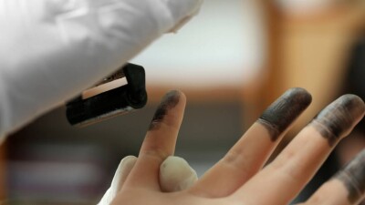 Отпечатки пальцев хотят внести в личные документы казахстанцев