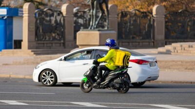 Присвоить курьерам индивидуальные номера предложила полиция Алматы