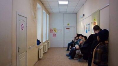 В Казахстане двое из трёх сотрудников, занятых в сферах здравоохранения и соцуслуг, живут в городах