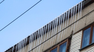 Куда обращаться за ликвидацией сосулек в Алматы