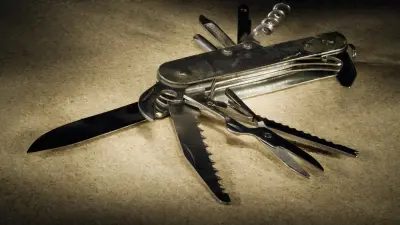 Казахстанец, которого суд не стал лишать свободы за жестокое нападение на человека, сбежал в Россию