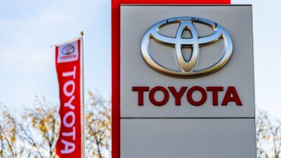 У нового внедорожника Toyota больше не отваливаются колёса – компания возобновляет выпуск электромобиля