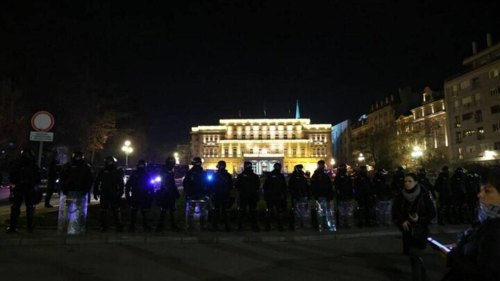Массовые протесты в Белграде: полиция задержала почти 40 человек, ранено более 30 полицейских