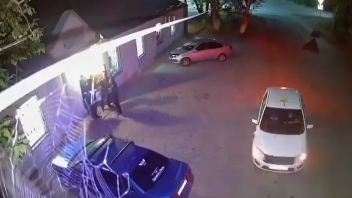 Водитель переехал пешехода в Караганде после просьбы дать закурить