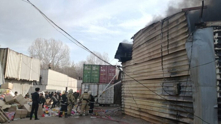 Пожар на складе в районе алматинской барахолки: помогут ли пострадавшим предпринимателям