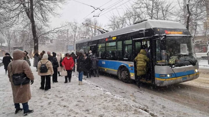 Мороз в Алматы: часть автобусов сошла с маршрутов